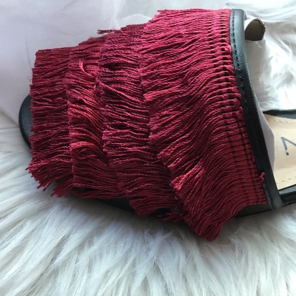 Burgundy red fringe open toe sandal. Wooden tear drop heel vintage style - Picture 5 of 8